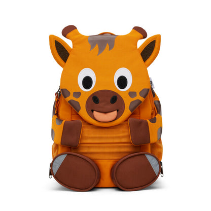 Großer Freund Giraffe in rot